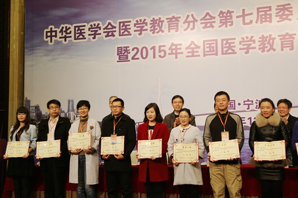 前排左三为刘晓丽