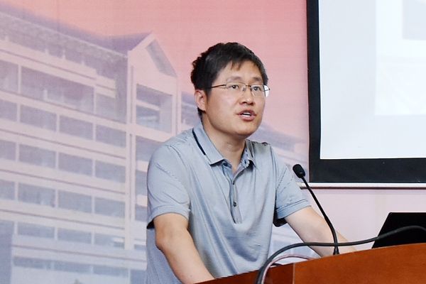 潍坊医学院附属医院作交流发言