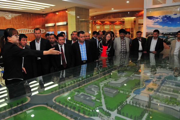 学员参观必赢官网校史馆